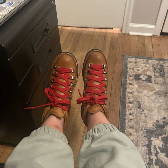 Danner Women's Mountain Light Cascade Hiking Boot Size 7 - Picture 2 of 10